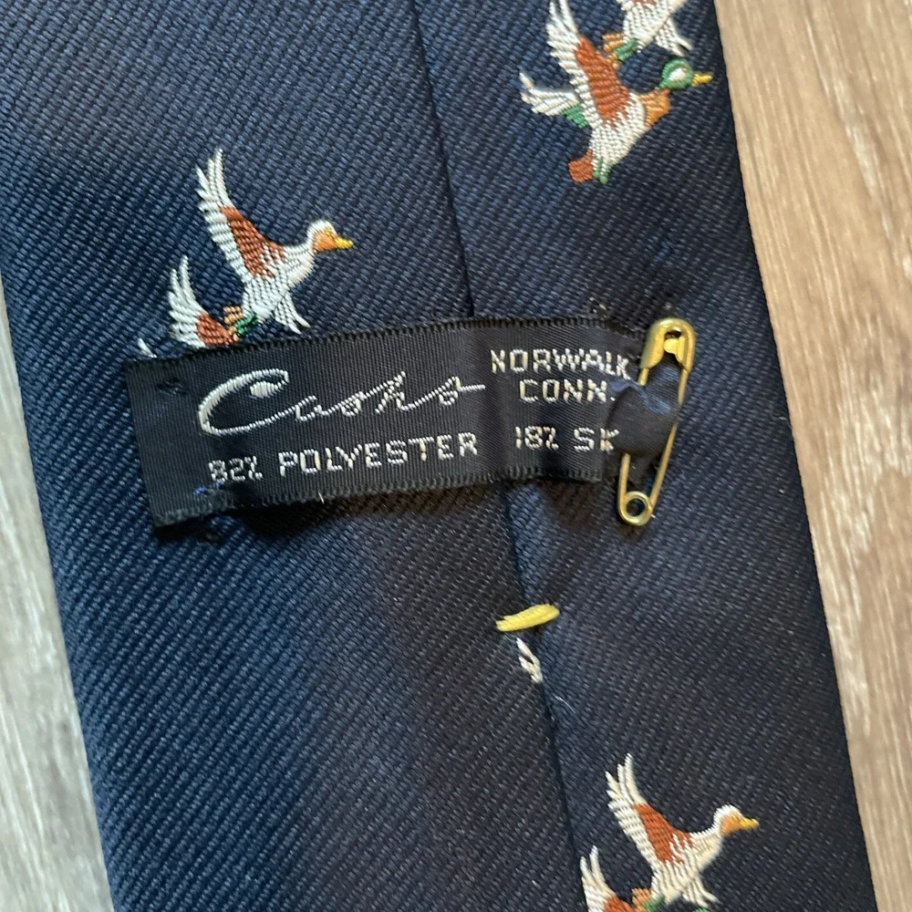 Tie Vintage Mallard Ducks Flying Made In USA Norwalk CT 82% Polyester 18% Silk
